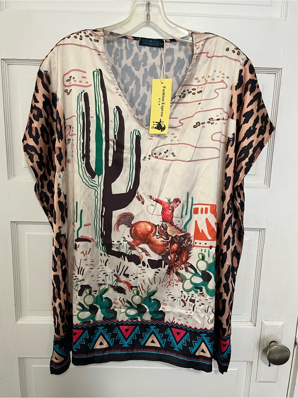 Southwestern Cowboy Print V-Neck Tunic with Leopard Trim L/XL NWT - Picture 1 of 3